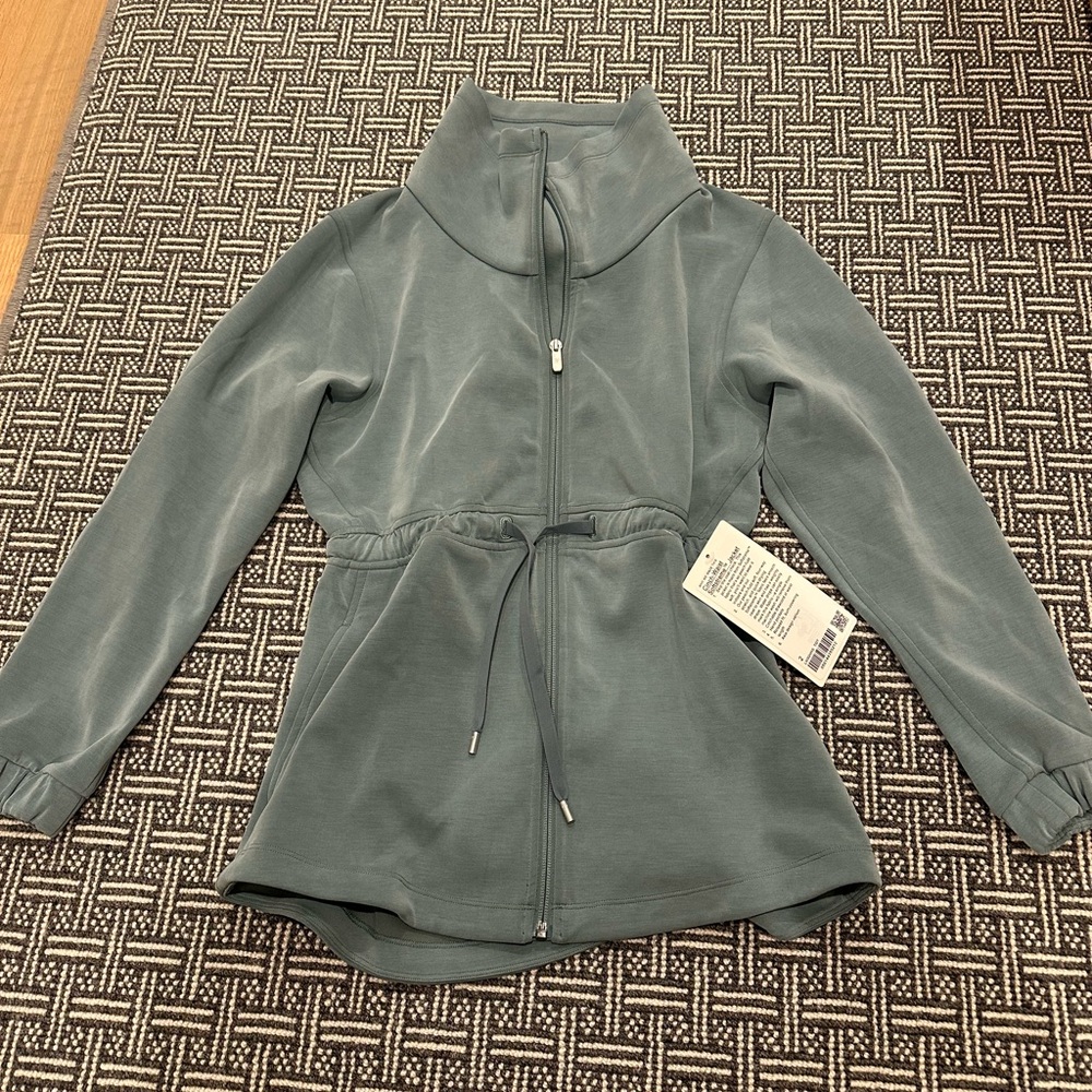 NEW WITH TAGS lululemon cinch waist soft stream jacket